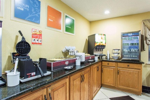 Comfort Inn Columbia - Bush River image 5